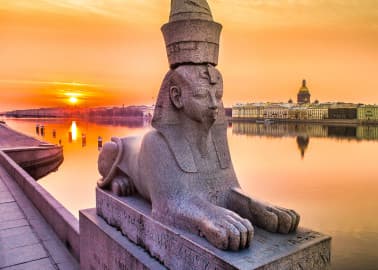 Обзорная экскурсия по центру Петербурга и Кунсткамера без очереди