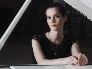 "И тайна влетает бесшумною птицей". Аб-т №15