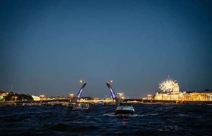 Разводные мосты Петербурга с борта теплохода