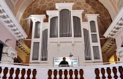 Орган при свечах: соборы Парижа и история Кармен